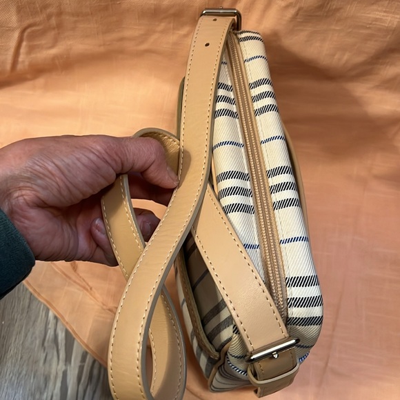 EUC authentic Burberry shoulder bag - Picture 9 of 10
